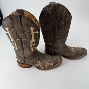 Women’s Circle G Brown Side Cross Embroidered Square Toe Boots. Size 8M.